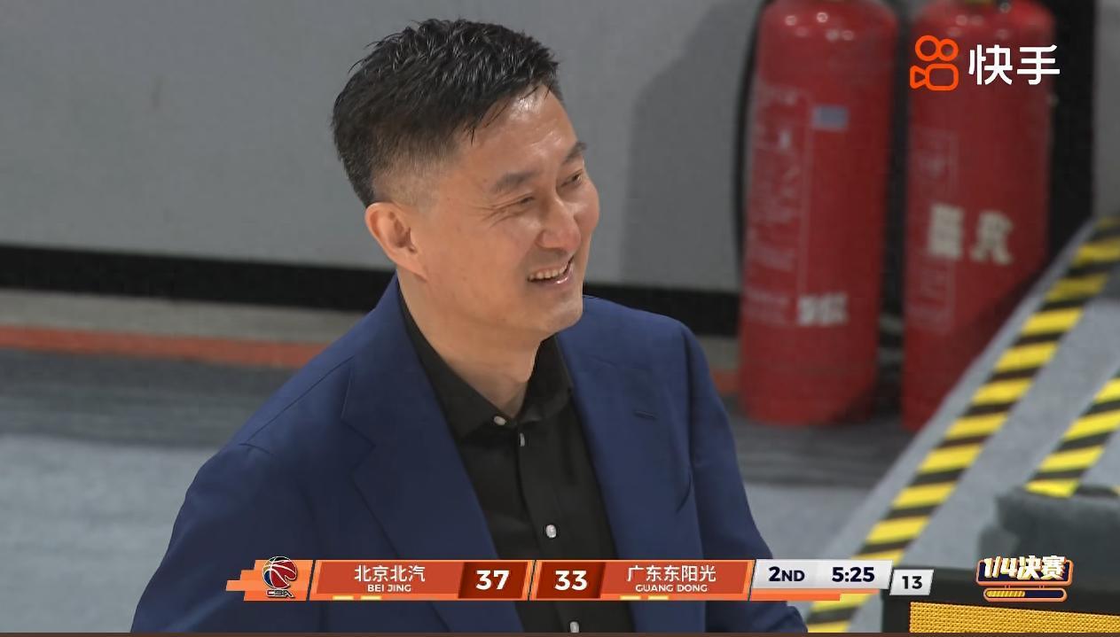 九游游戏平台-广东为何3分被投爆？媒体人怒喷2人：他俩哪里能跟上曾凡博的腿脚